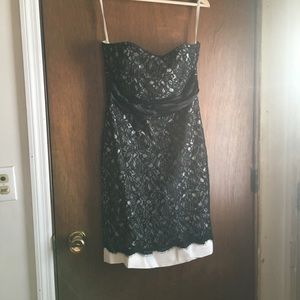 🐩🐾Strapless White House Black Market Dress🐾🐩